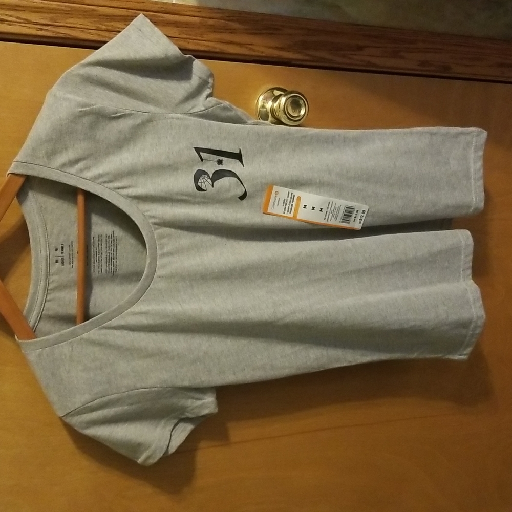 Celebrate Halloween scoop neck tee Size M NWT gray black
